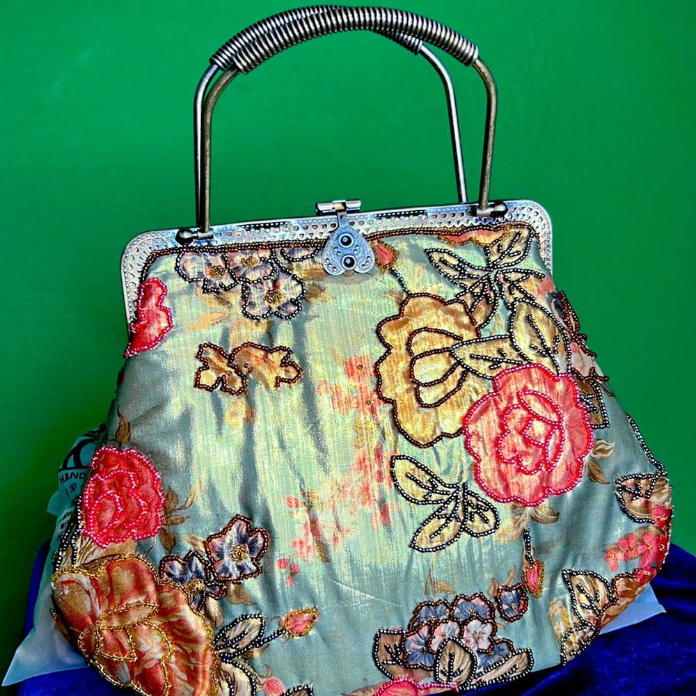 Modern vintage look purse from the 90's. Hand & shoulder hold. outline beading.